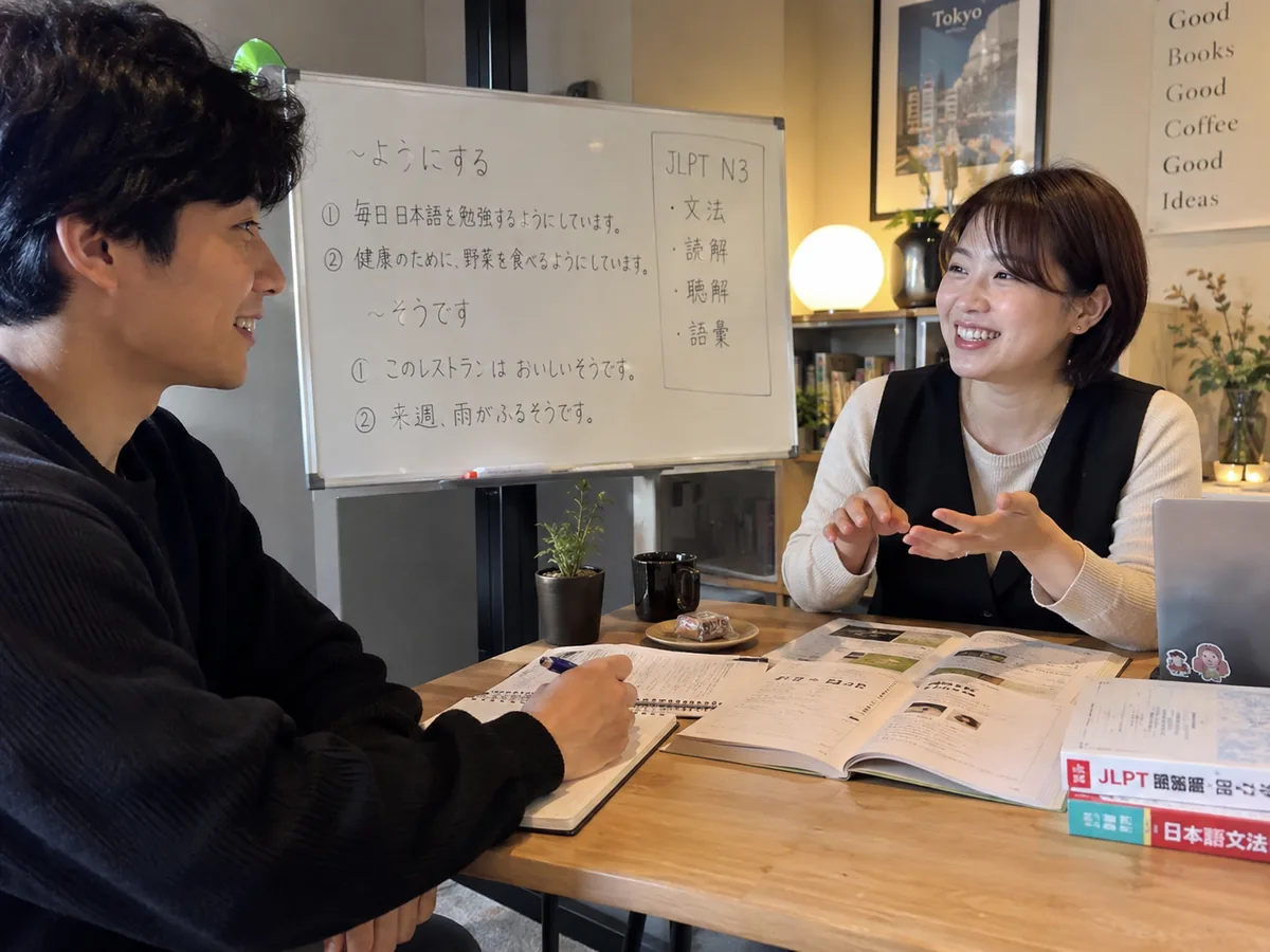 일본어 선생님과 학생이 일본어회화를 연습하는 맞춤 수업 장면
